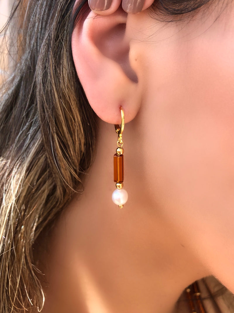 Brinco Isabela Canutilho Marrom E Pérola