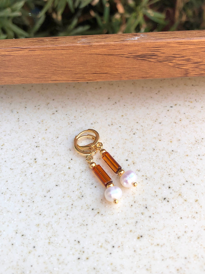 Brinco Isabela Canutilho Marrom E Pérola