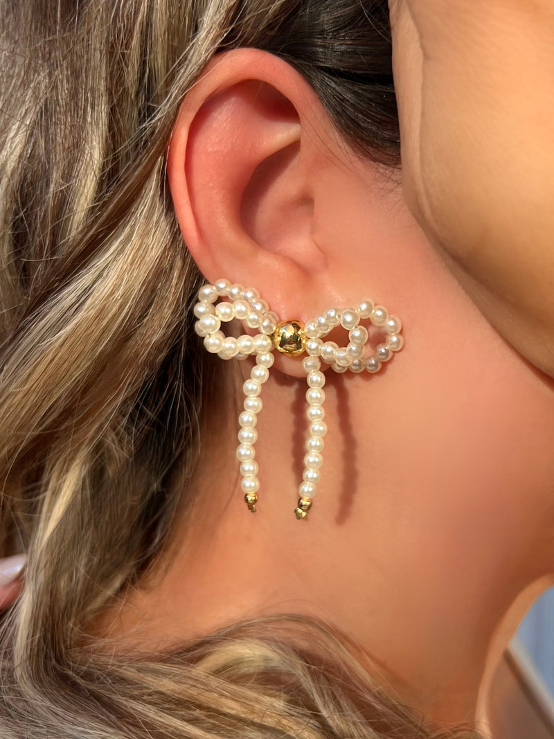 Brinco Mini Laço Duplo Pérola