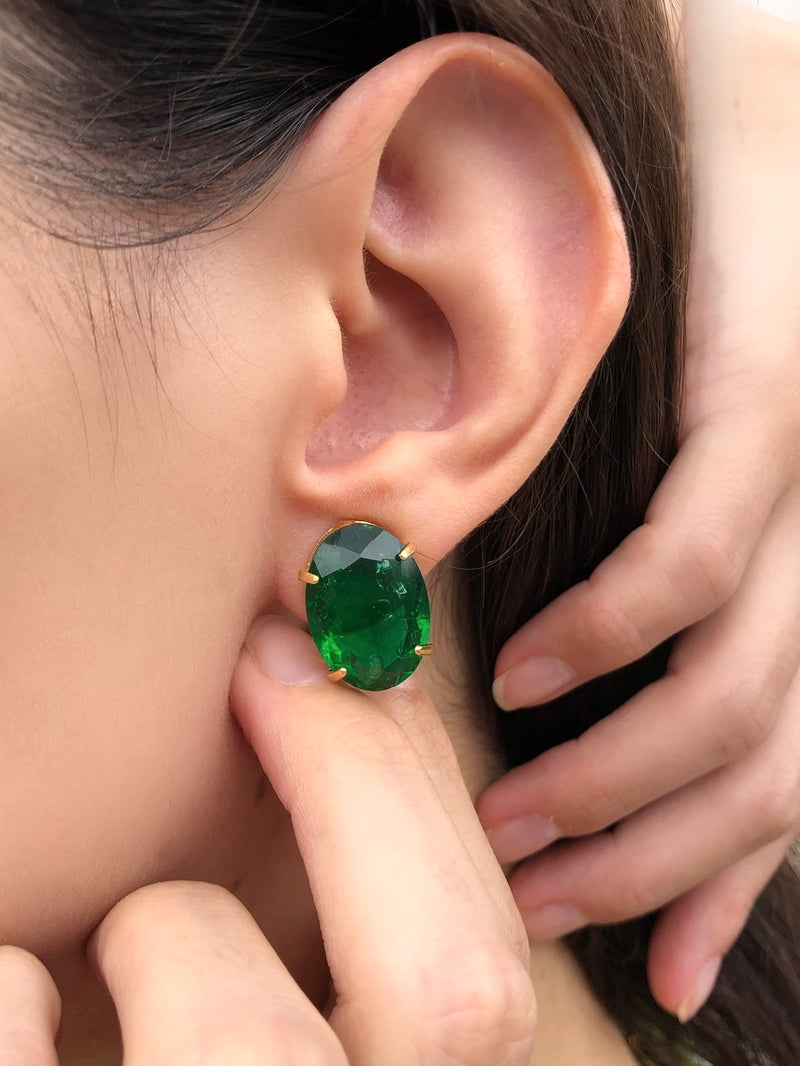 Brinco Oval Em Cristal Cor Esmeralda