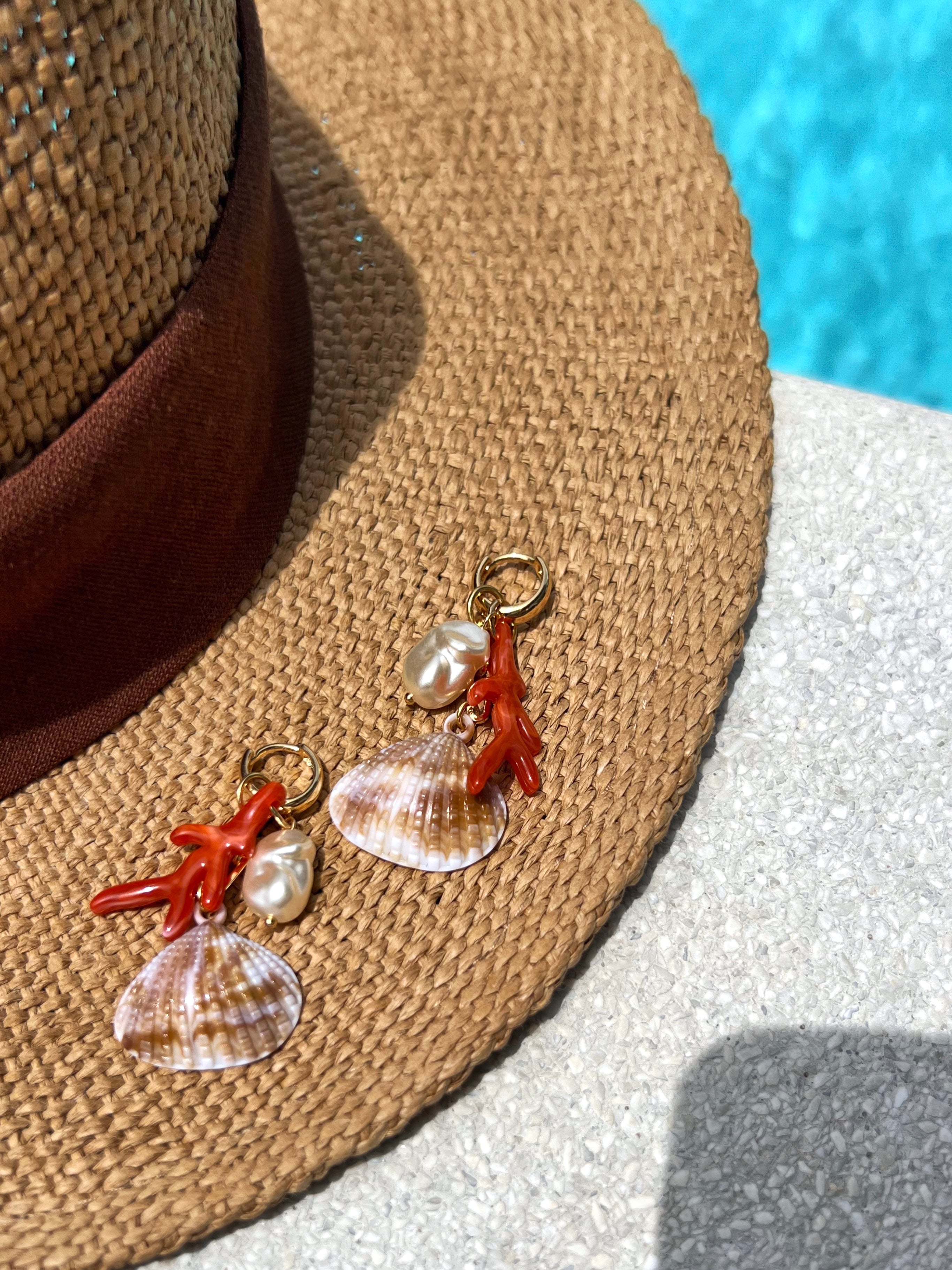 Brinco Linha Mar Argola Concha Com Alga Coral e Pérola Barroca Acrílica