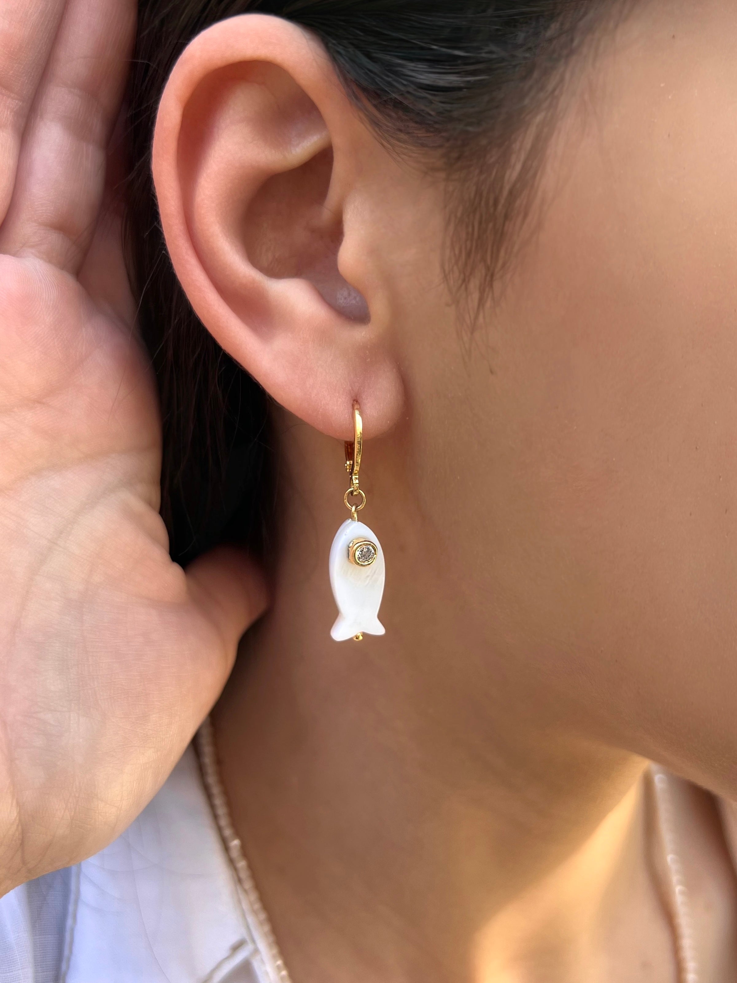 Brinco Linha Mar Sardinha Madrepérola e Micro Zircônia