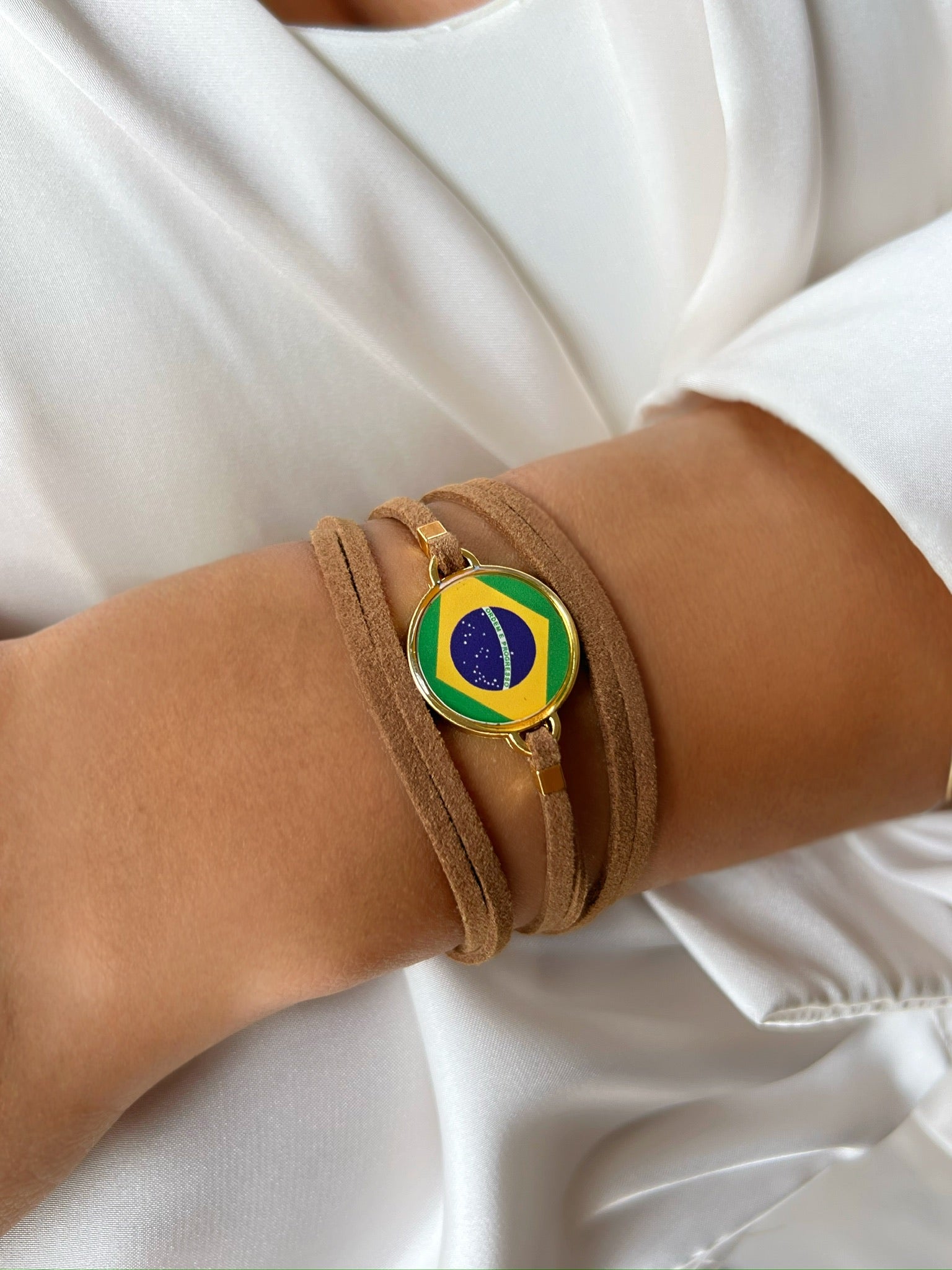 ÚLTIMA PEÇA! Camurça 3 em 1 Com Bandeira Brasil 70cm