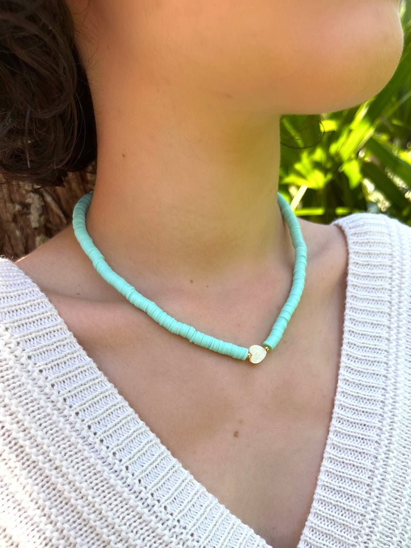 Choker Betina Coração Madrepérola Discos Azul Bebê 40cm*