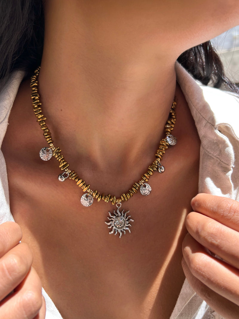 Colar Cascalho Hematita Dourado Com Pingentes Ródio 42cm