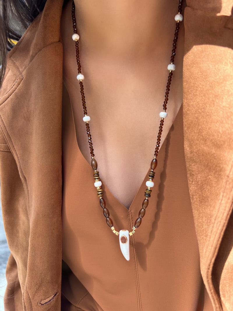 Colar Pedra Natural Ágata Marrom E Dente Howlita 70cm
