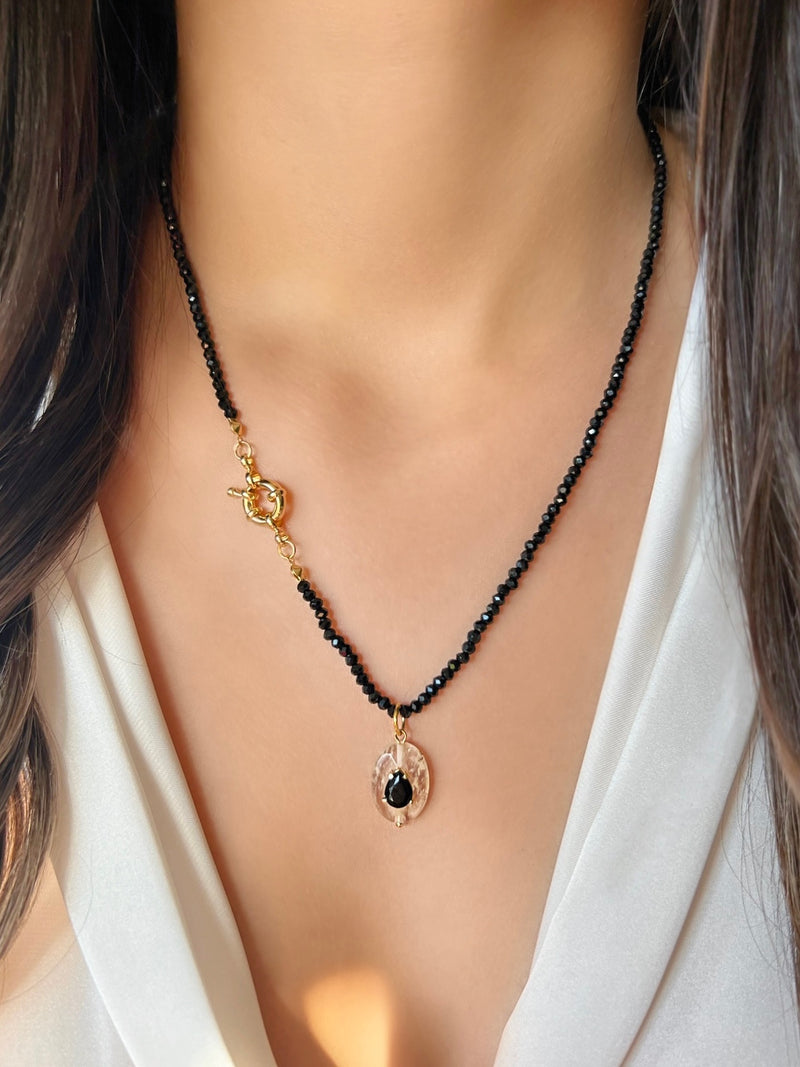 Colar Cristais Cor Ônix E Pedra Quarzto Rutilado