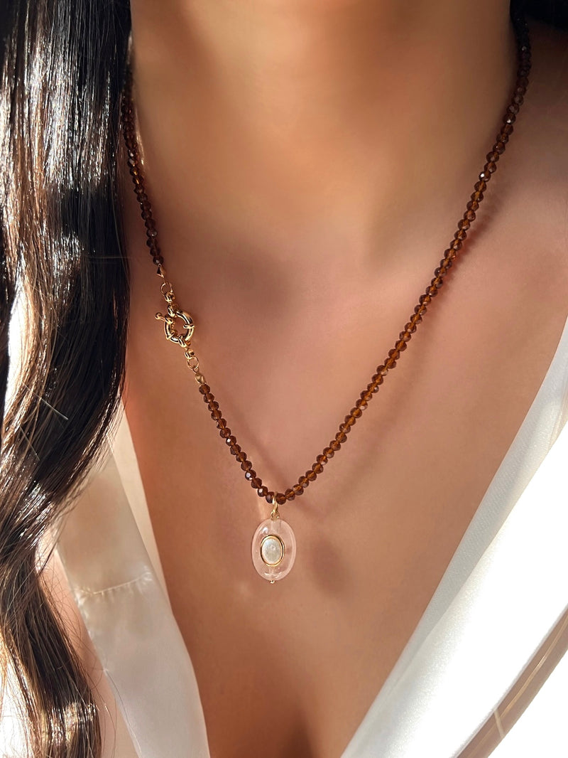 Colar Cristais Marrom Com Pedra Quartzo Rosa