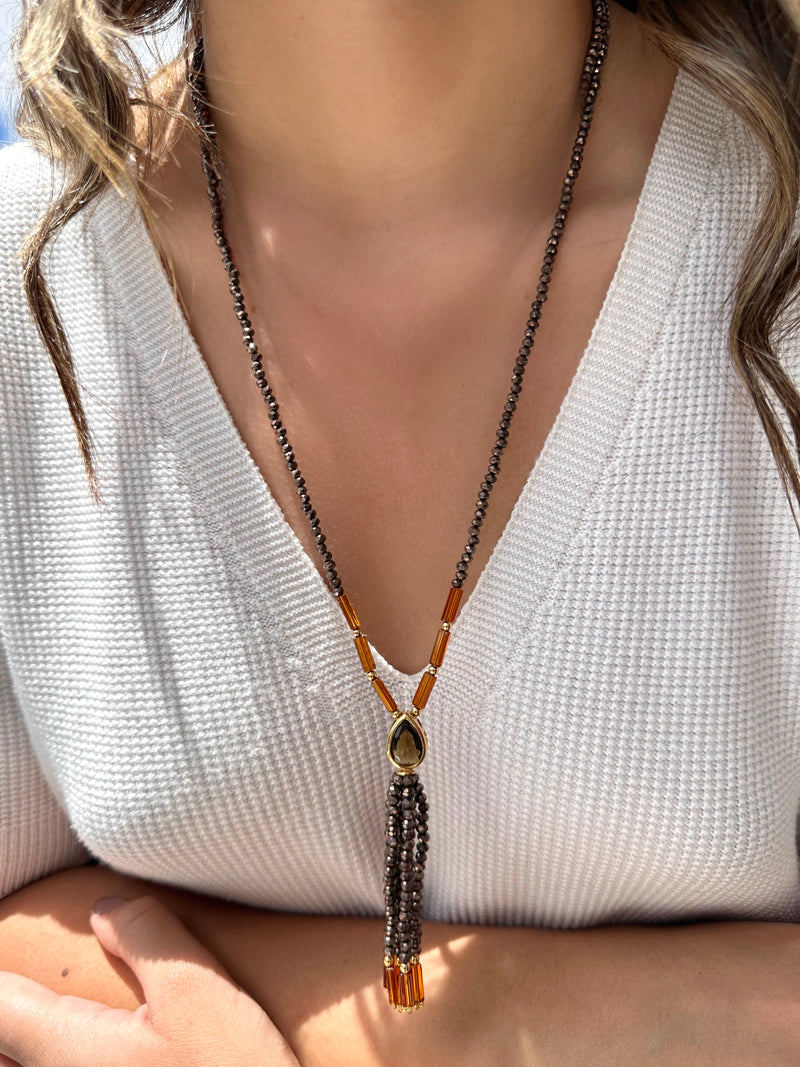 Colar Carol Cristais Lapidados Marrom Gota E Tassel 70cm