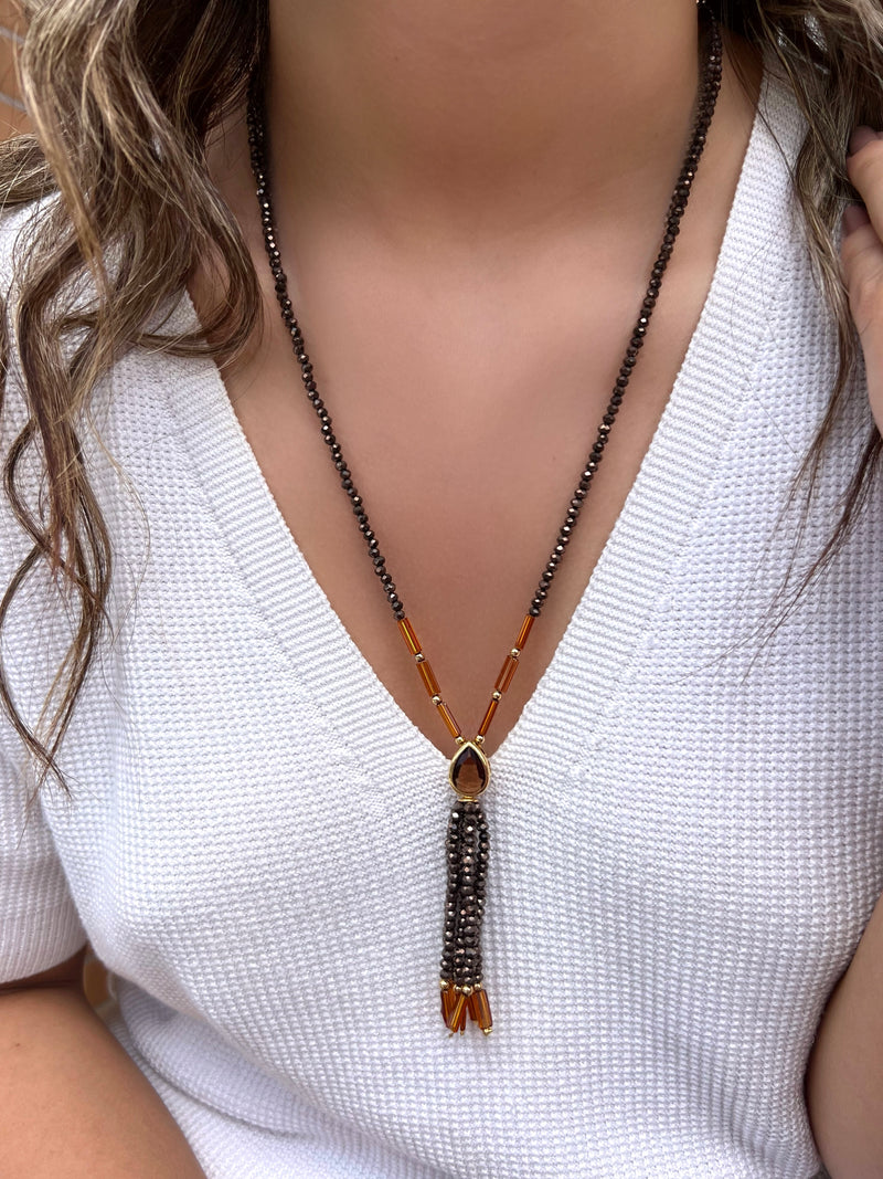 Colar Carol Cristais Lapidados Marrom Gota E Tassel 70cm