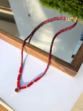 Colar Carol Cristais Lapidados Vermelho Cherry Com Mini Gota E Canutilho 42cm
