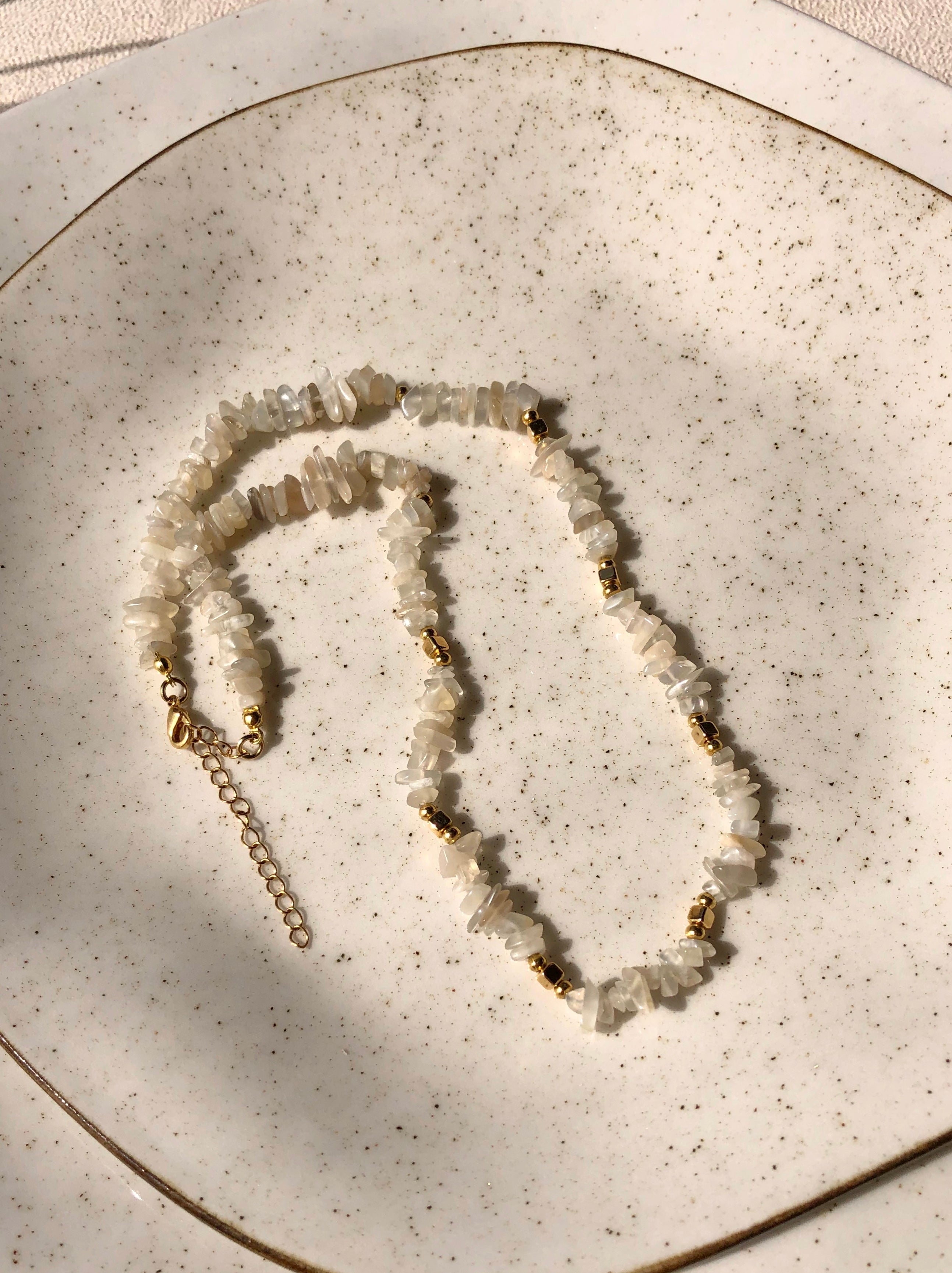Colar Cascalho Quartzo Rutilado E Detalhes Em Banho Ouro 42cm