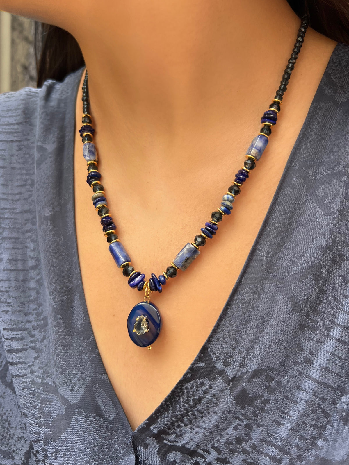 Colar Com Pedras Naturais Lapis Lazuli e Ágata Azul 50cm