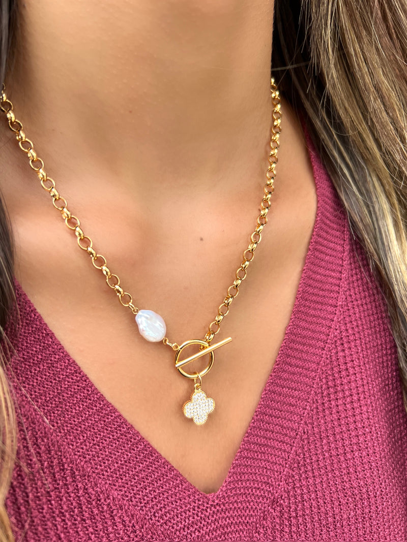 Colar Corrente Portuguesa Media Com Mini Perola Barroca, Fecho T E Pingene Trevo 50cm