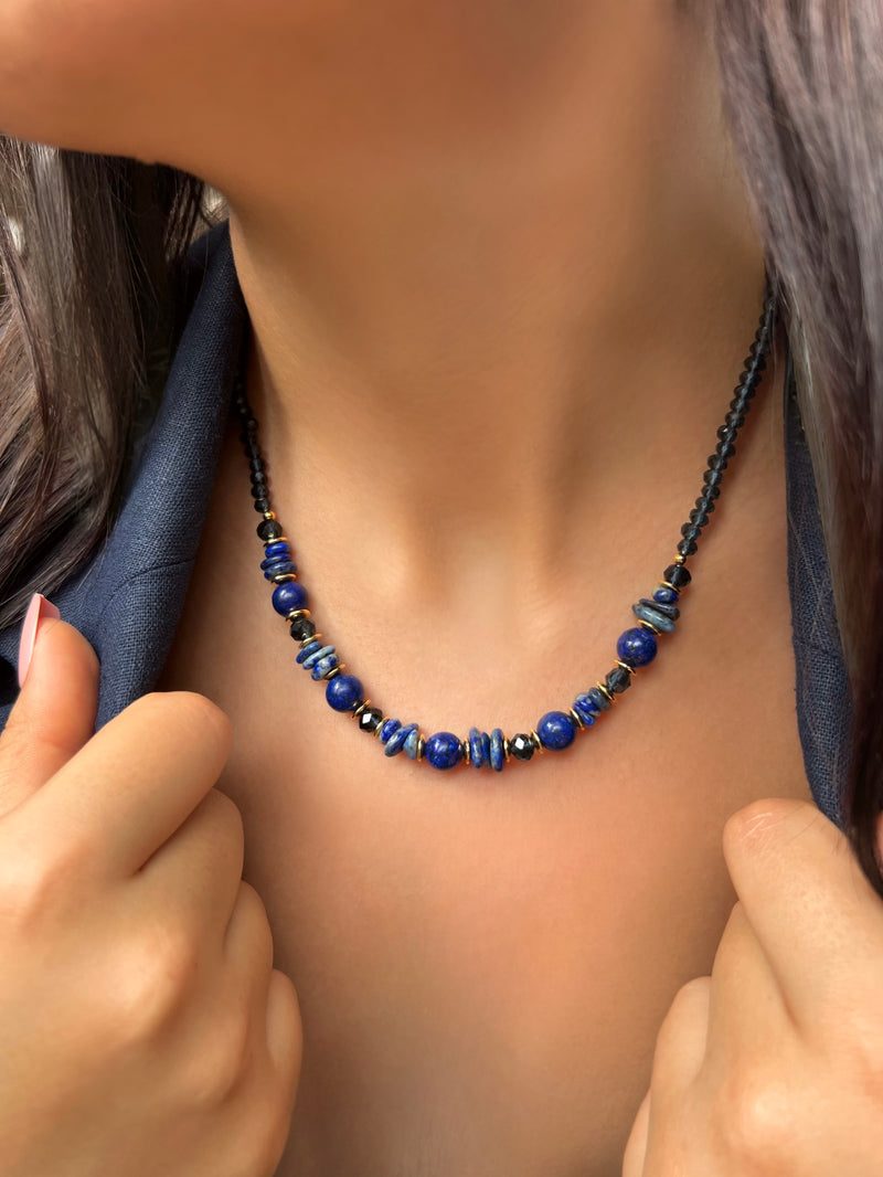 Colar Cristais Cor Montana e Pedra Lapis Lazuli 45cm