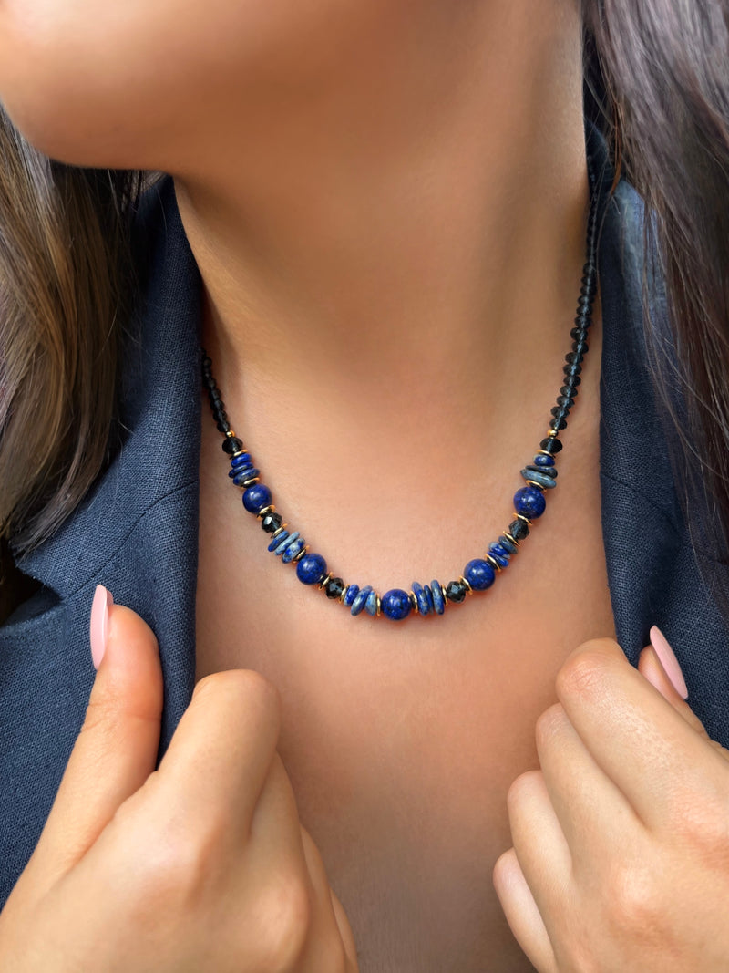 Colar Cristais Cor Montana e Pedra Lapis Lazuli 45cm
