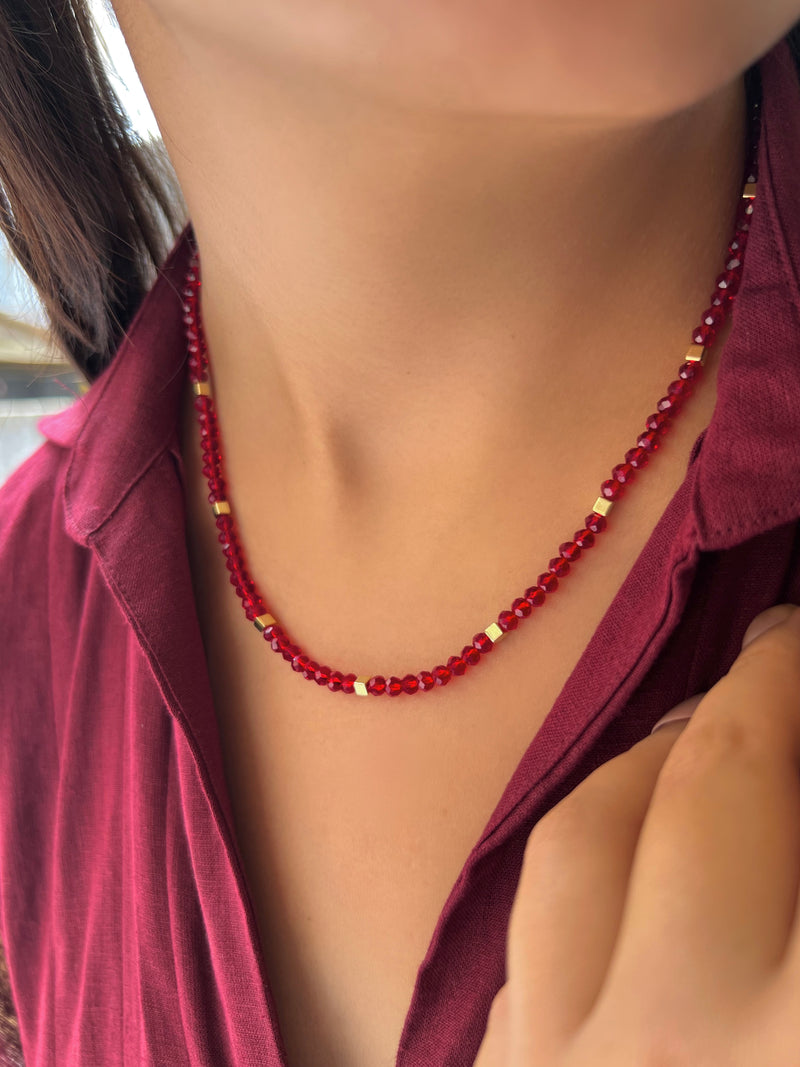 Colar Cristais Cor Vermelho E Mini Cubos 45cm