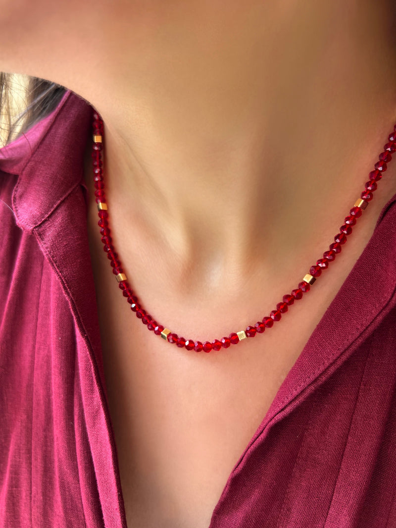 Colar Cristais Cor Vermelho E Mini Cubos 45cm