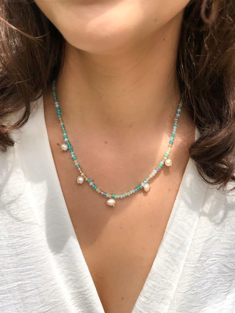 Colar Cristais Lapidados Mix Caribe E Mini Pérolas Naturais Água Doce 42cm