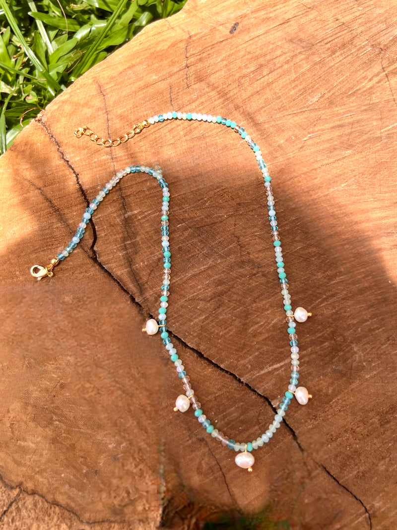 Colar Cristais Lapidados Mix Caribe E Mini Pérolas Naturais Água Doce 42cm