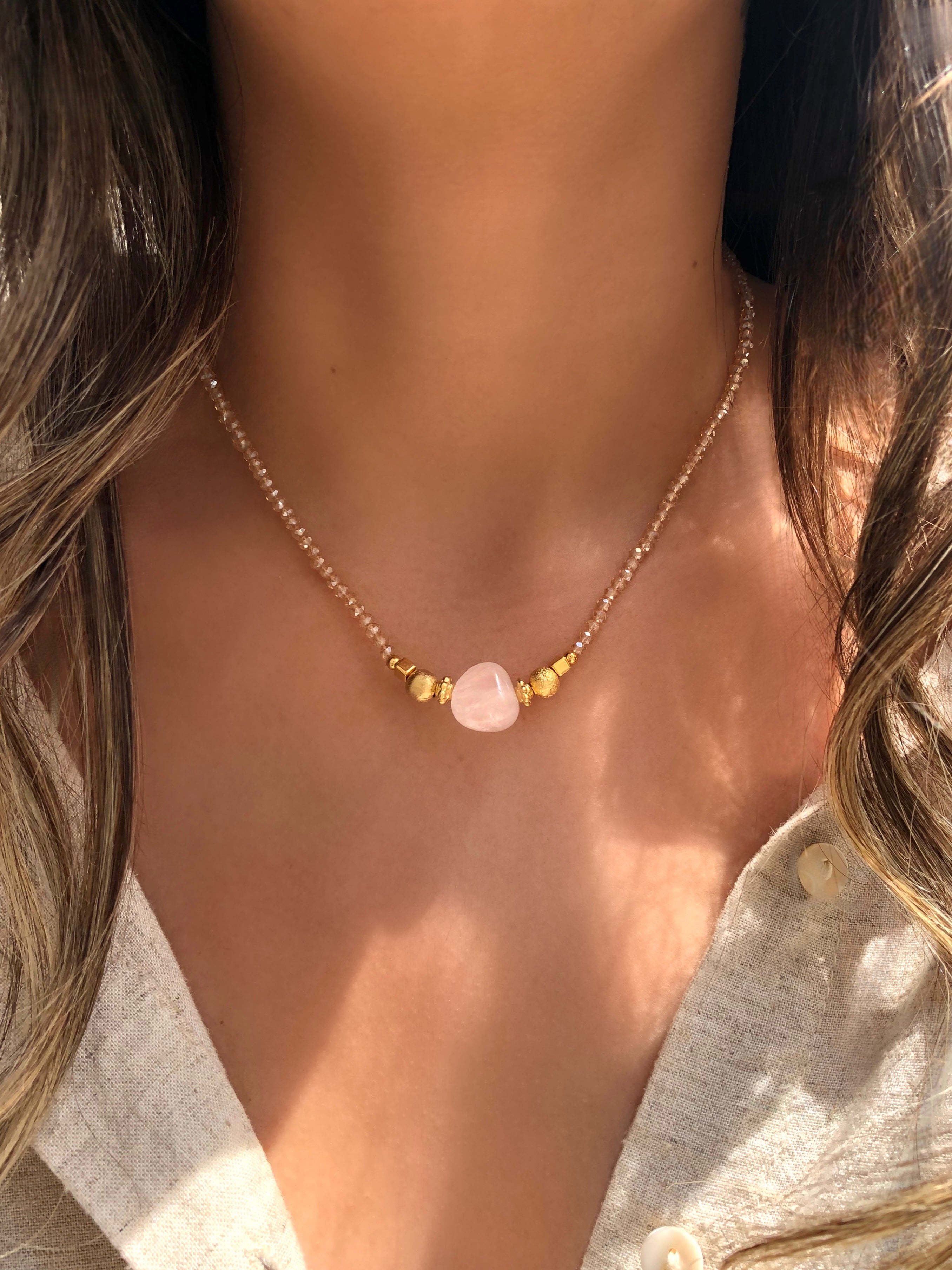 Colar Fernanda Pedra Rolada Quartzo Rosa 42cm