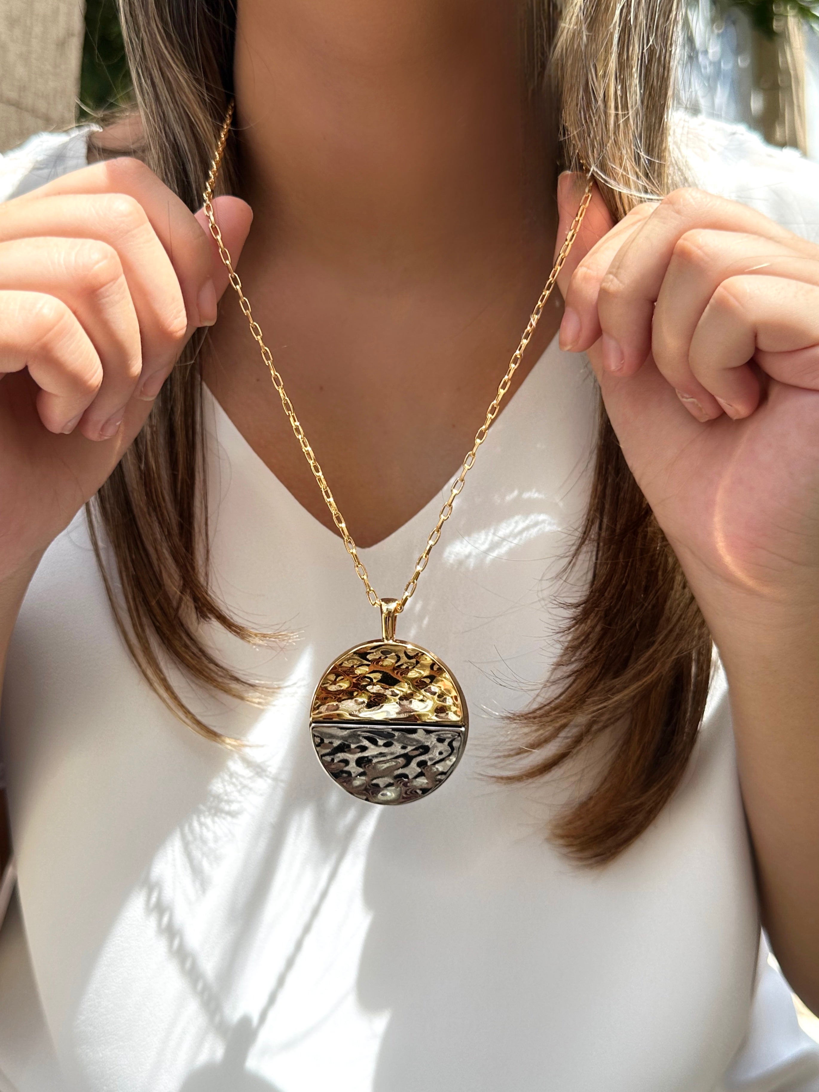 Colar Heloise Corrente Mini Elos Com Pingente Duo Martelado 60 cm