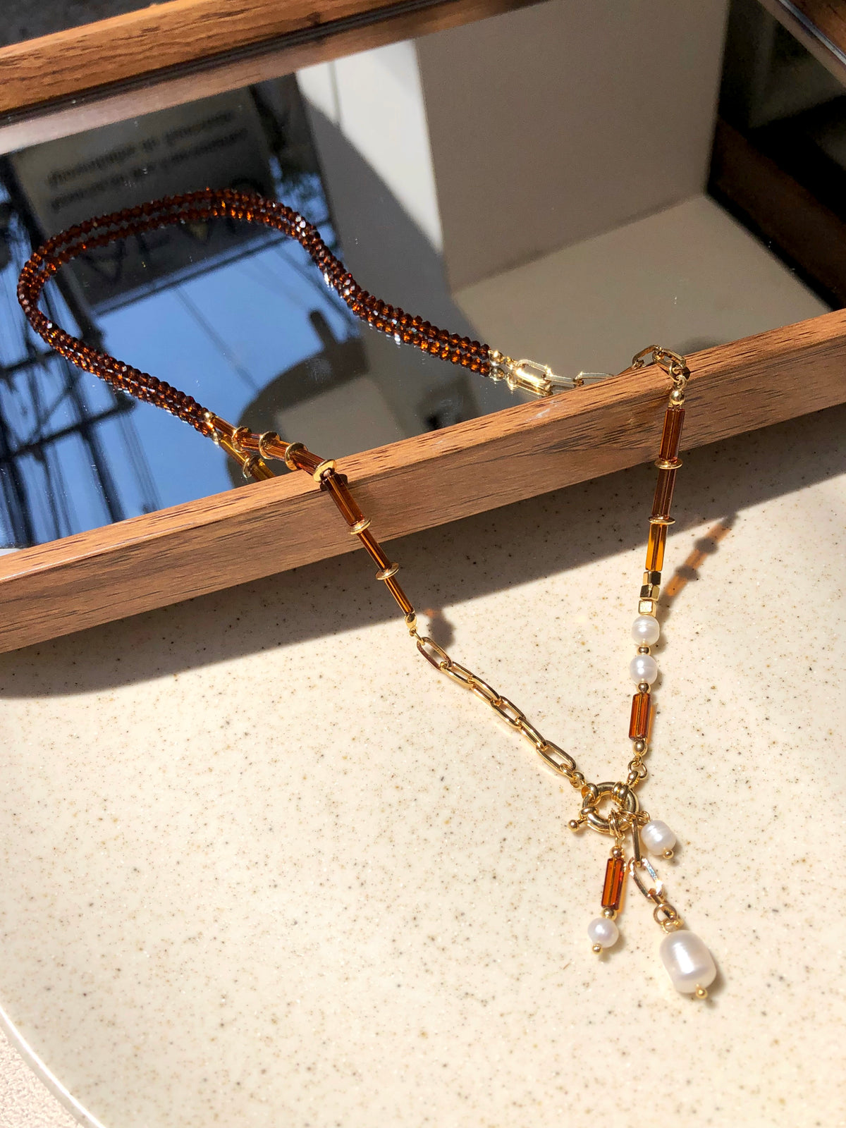 Colar Isabela Com Cristais Lapidados Marrom Com Fecho Bóia 55cm