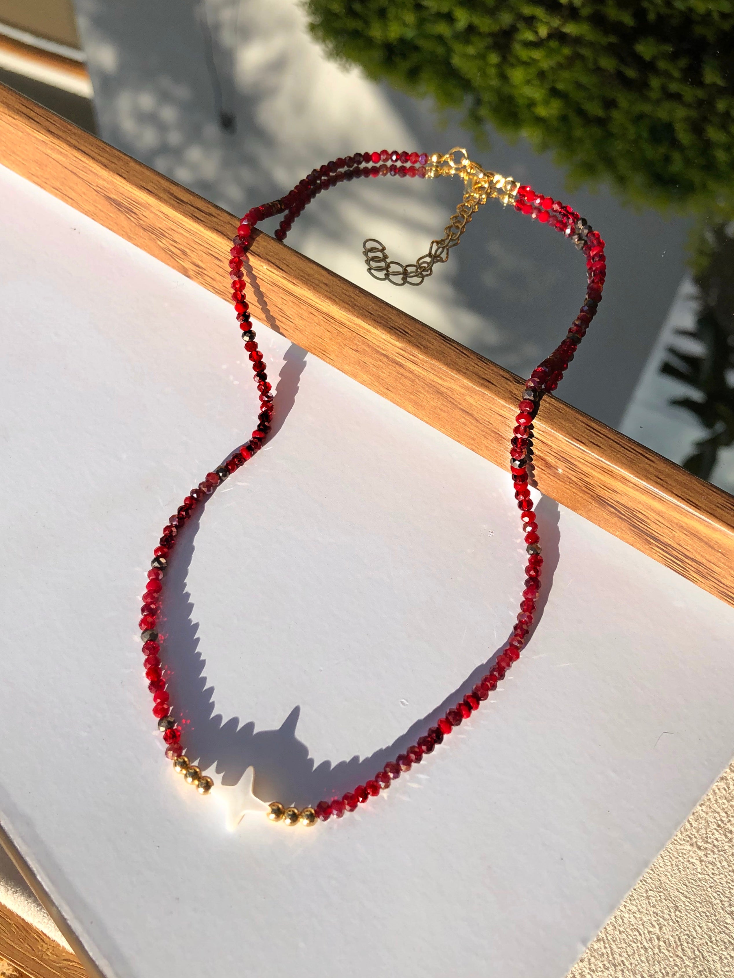 Colar Lais Mix Vermelho Cherry Estrela Madrepérola 42cm