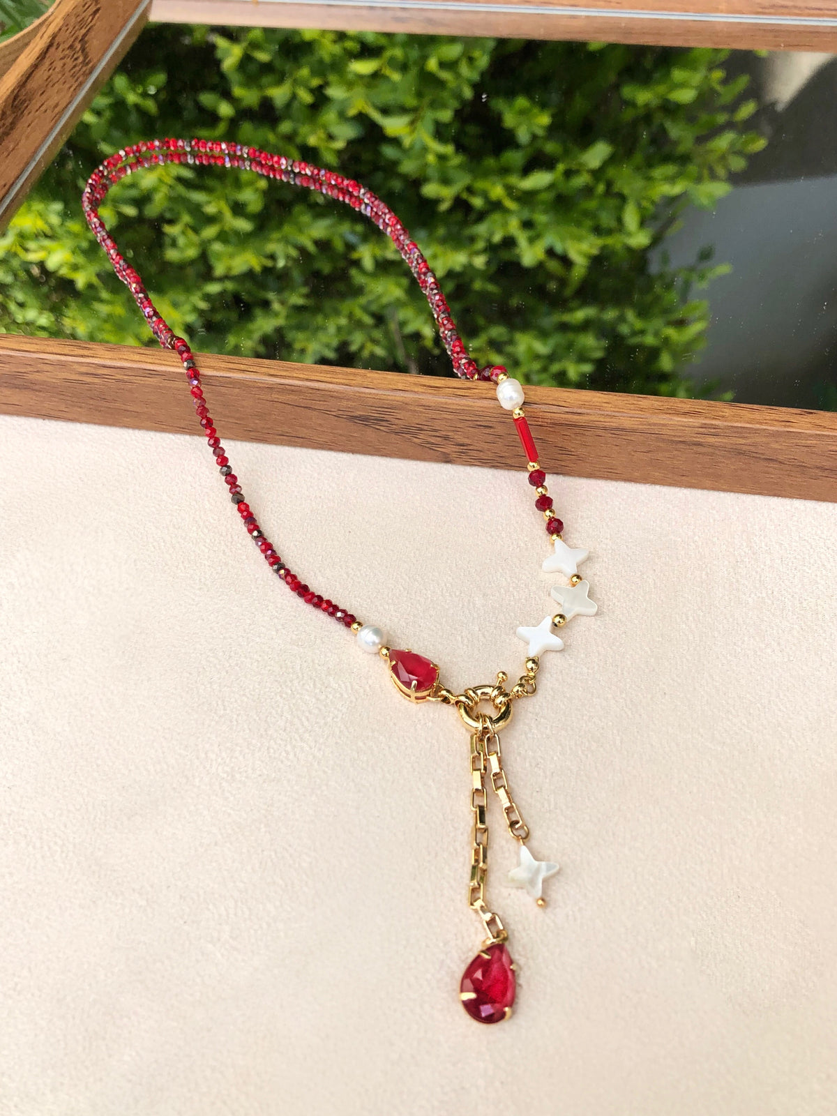 Colar Lais Mix Vermelho Cherry Fecho Bóia E Pingentes Estrela Madrepérola E Gota 55cm