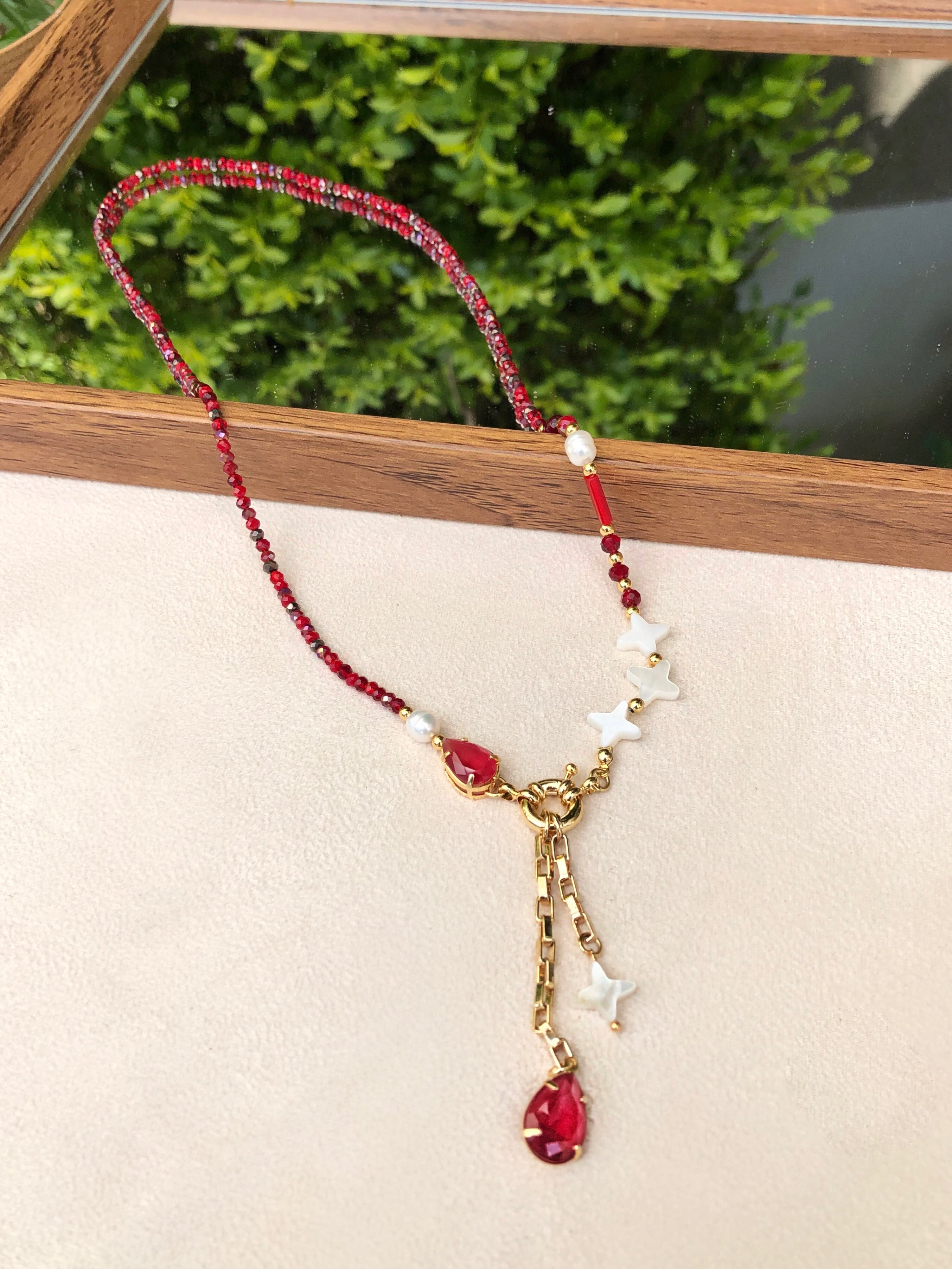 Colar Lais Mix Vermelho Cherry Fecho Bóia E Pingentes Estrela Madrepérola E Gota 55cm