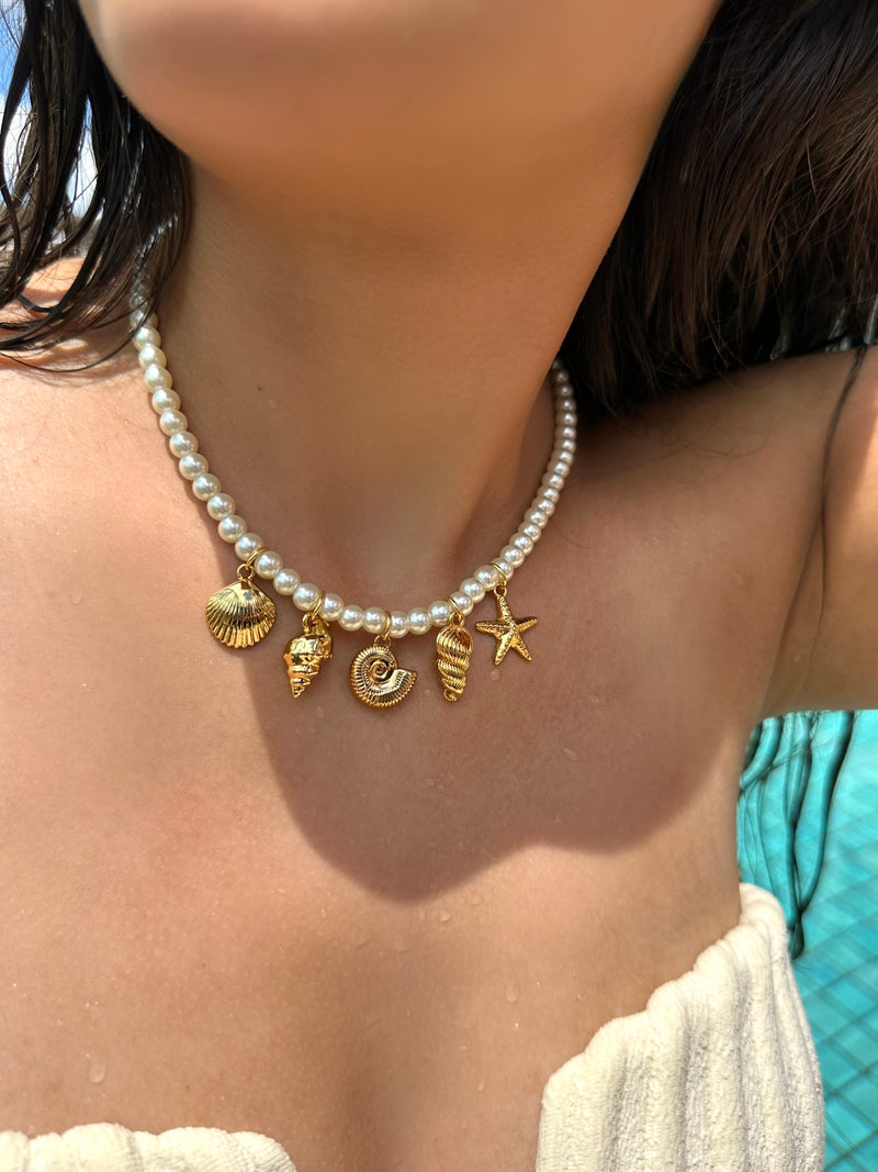 Colar Linha Mar Pérolas De Vidro E Pingentes 40cm