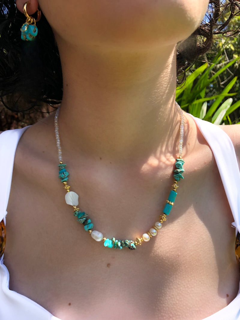 Colar Maite Cascalho Turquesa E Pérolas Água Doce 45cm