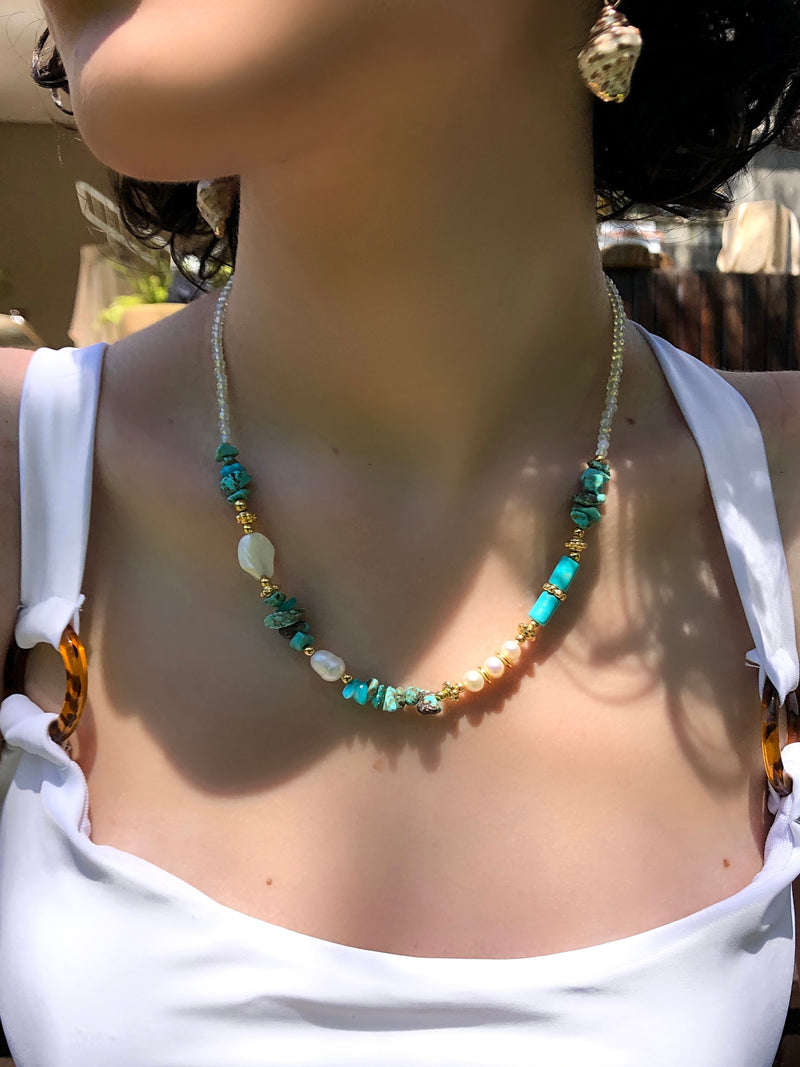 Colar Maite Cascalho Turquesa E Pérolas Água Doce 45cm