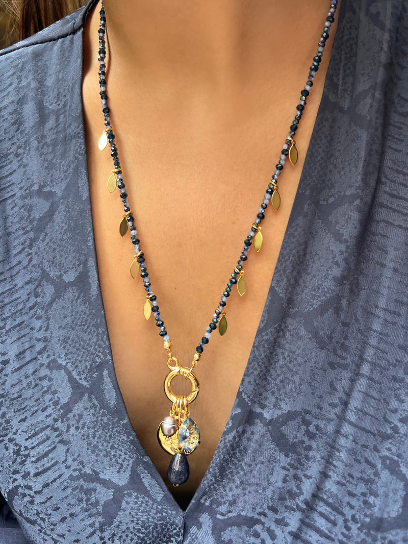 Colar Mix Tons Azuis Penca Jade Azul e Pingente Sol e Lua 70cm