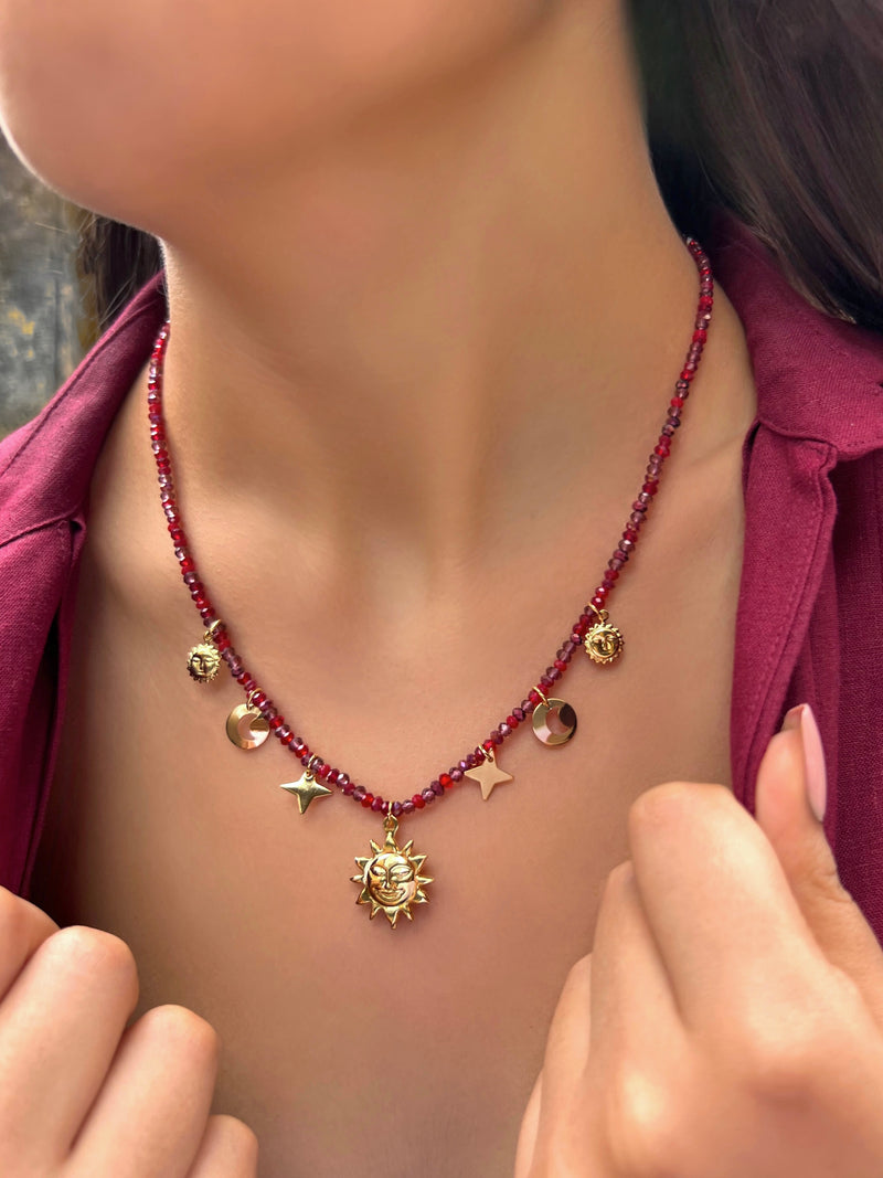 Colar Mix Tons Vermelho Pingentes Céu 45cm