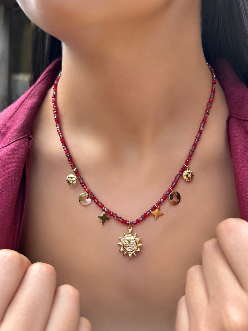 Colar Mix Tons Vermelho Pingentes Céu 45cm