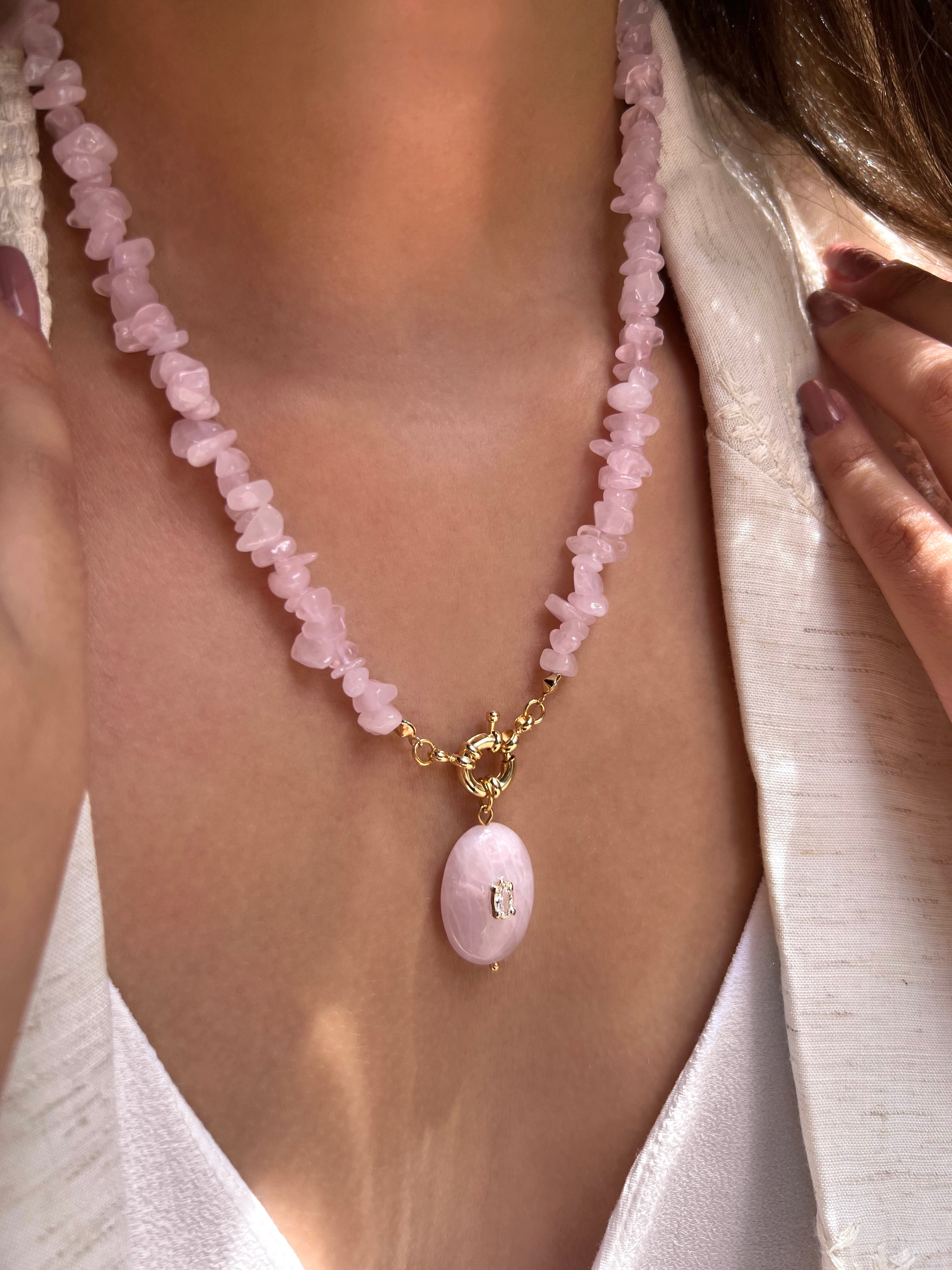 Colar Pedras Naturais Quartzo Rosa Elegante Banhado A Ouro 50cm
