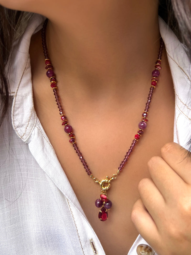 Colar Vermelho Com Cachos E Pedras Naturais 55cm