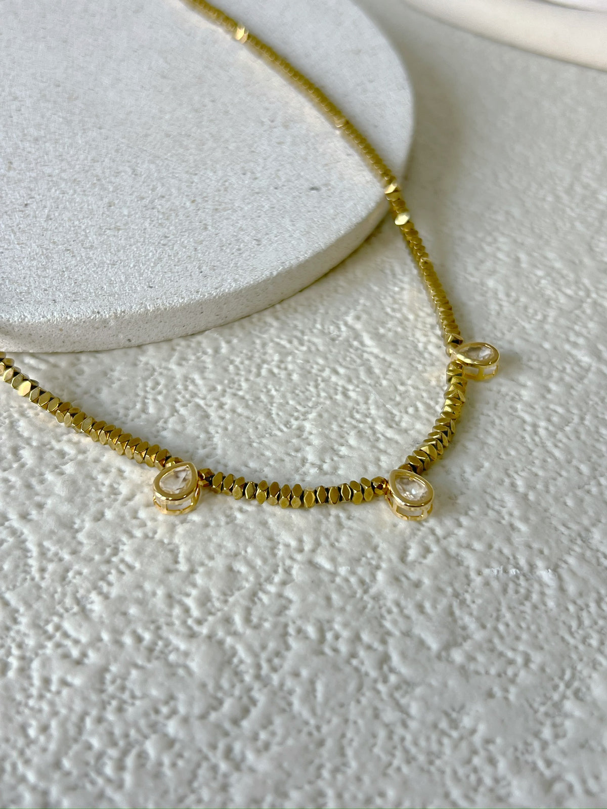 Colar Hematitas Com 3 Gotas Cristal Cor Transparente 45cm