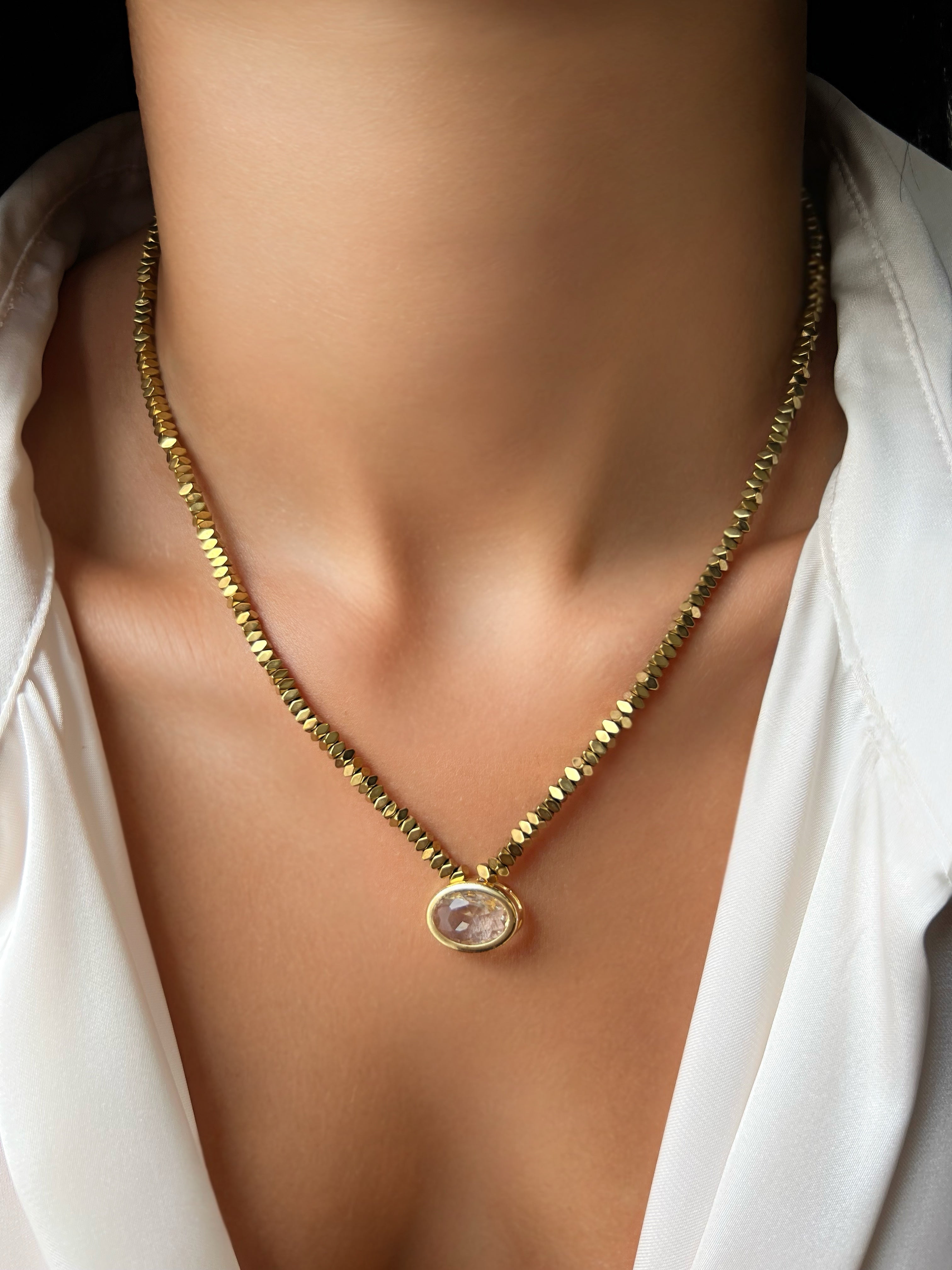 Colar Hematitas Com Cristal Oval Cor Transparente 45cm