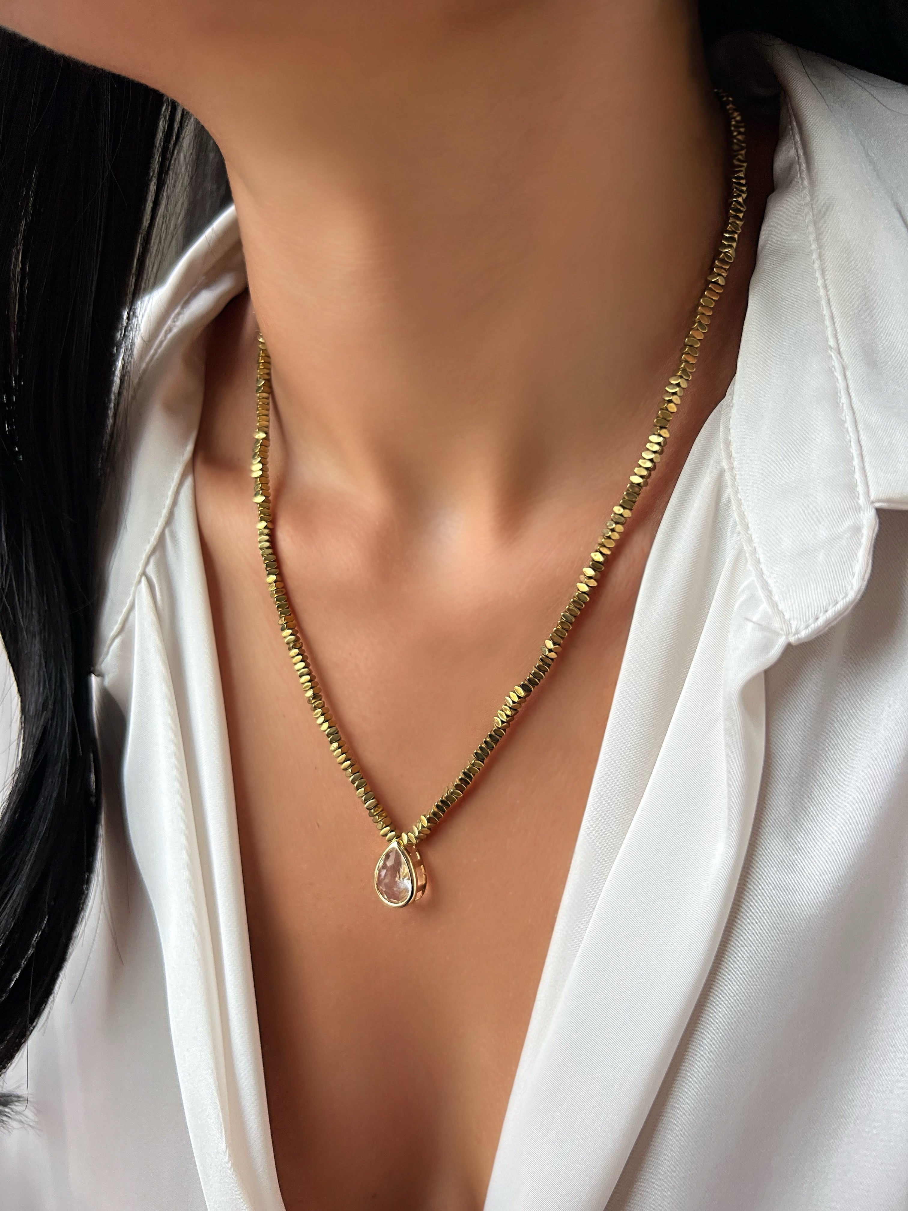 Colar Hematitas Com Gota Cristal Cor Transparente 50cm