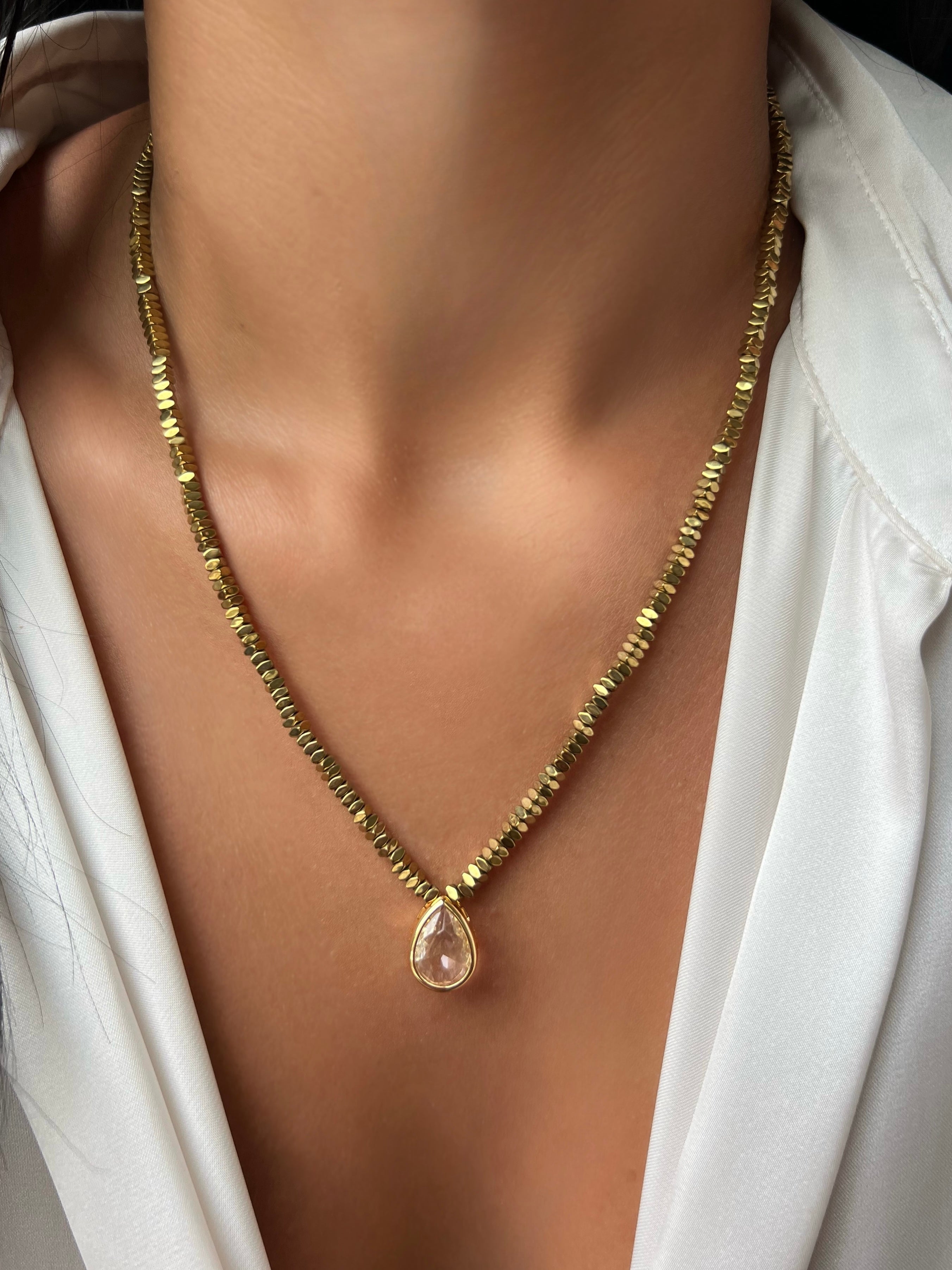 Colar Hematitas Com Gota Cristal Cor Transparente 50cm