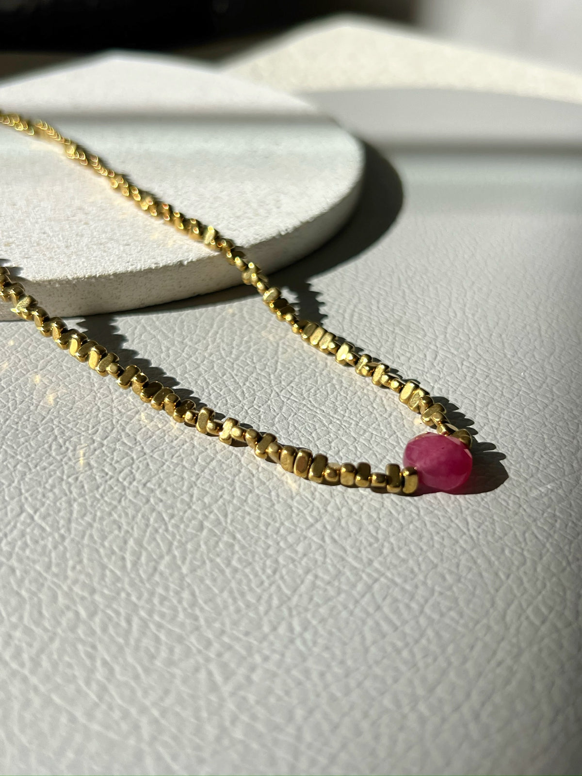 Colar Hematitas Com Pedra Facetada Jade Rubi 40cm