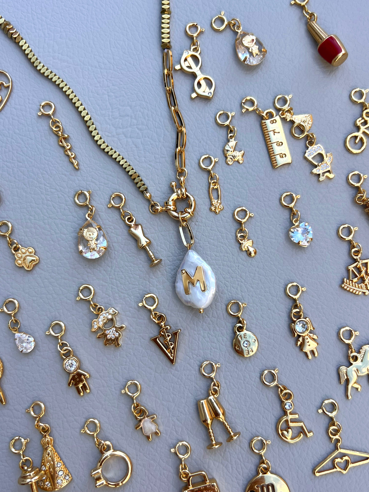 Colar Hematitas Com Pins Removíveis e Pérola Barroca 50cm