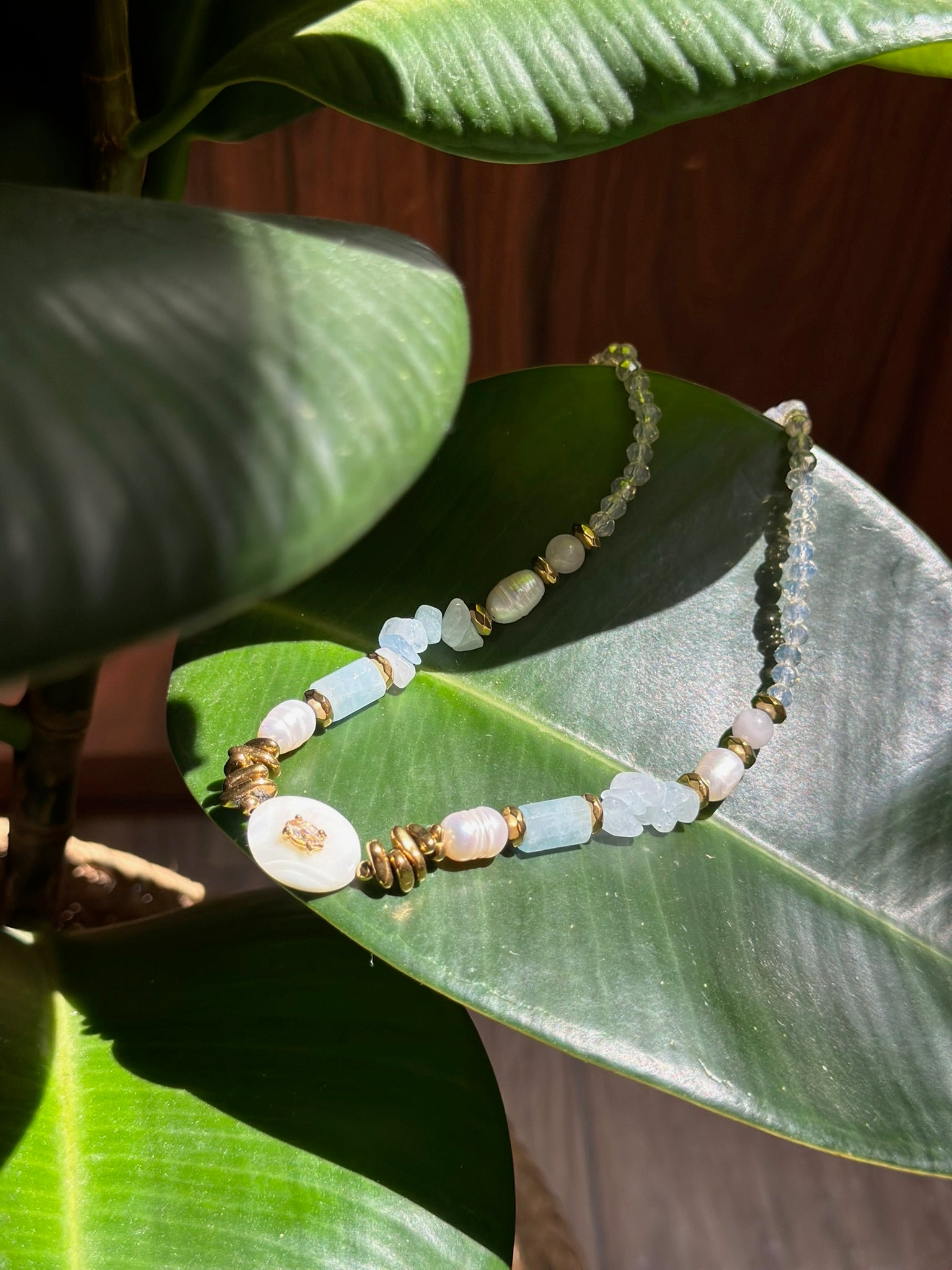 Colar Jade Azul e Madrepérola Com Gotas Penduradas 45cm