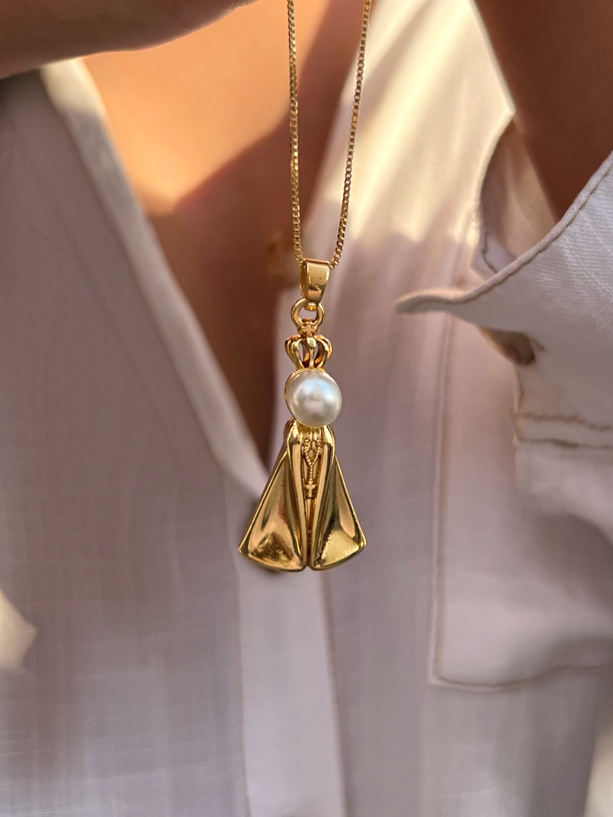 Colar Veneziana Nossa Senhora Com Pérola Banho Ouro 45cm