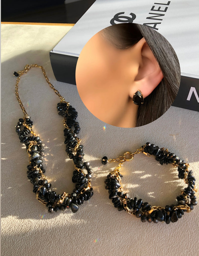 Conjunto Rebeca Torcido Com Cristais, Corrente E Cascalho Ônix