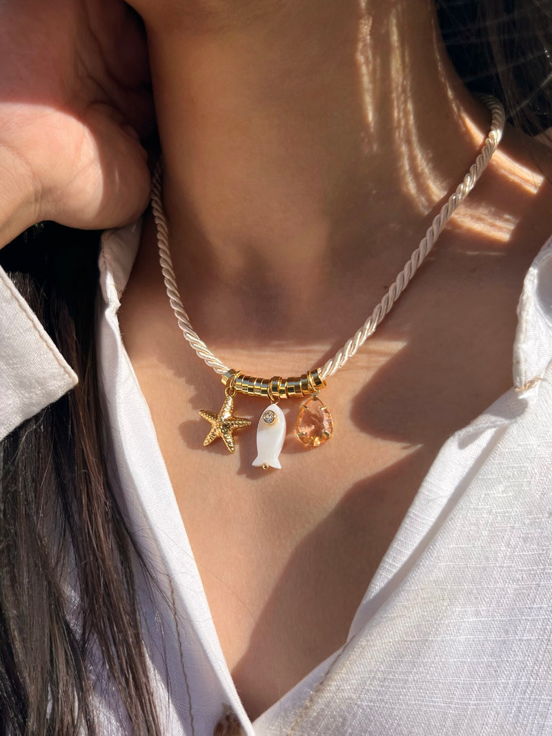 Colar Cordão Torcido Marfim Com Peixe Madrepérola E Micro Zircônia