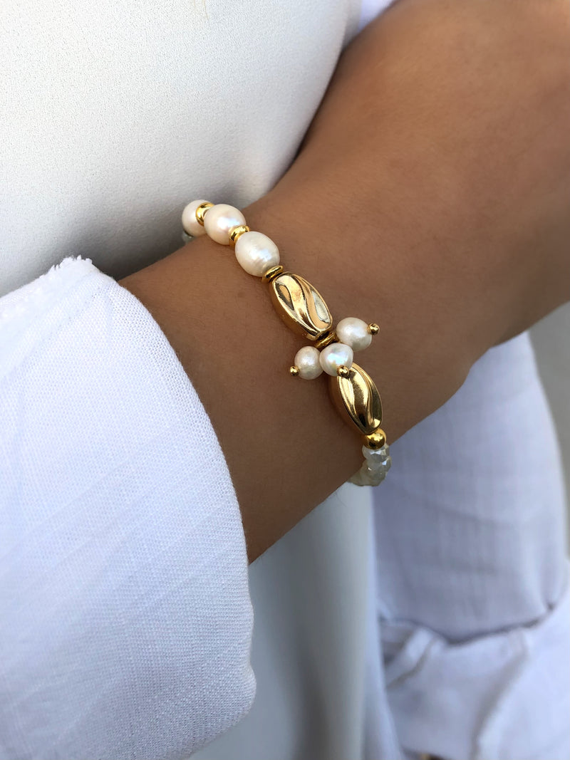 Pulseira Em Cristais Lapidados Com Pérolas De Água Doce E Mini Cacho De Pérolas