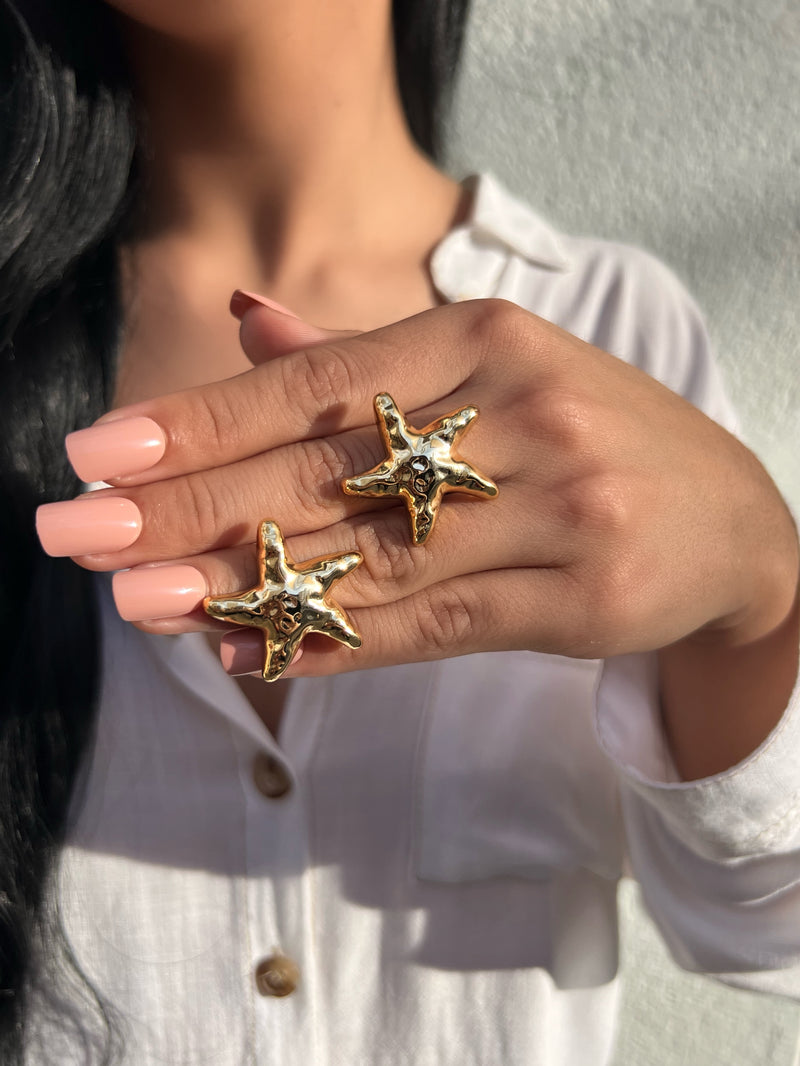 Par De Brincos Estrela Martelada Banho Ouro 18k